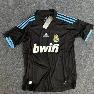 قميص ريال مدريد الاحتياطي ٢٠١٠ بلاير ايديشن